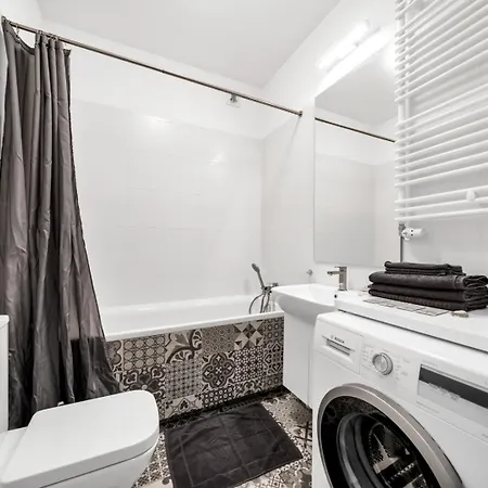 Airport - Balcony, Parking, Bus Nearby - By Rentujemy *