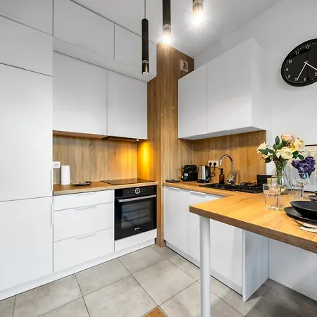 Airport - Balcony, Parking, Bus Nearby - By Rentujemy Warszawa