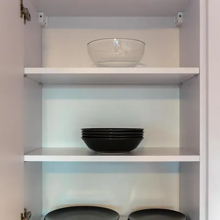 Airport - Balcony, Parking, Bus Nearby - By Rentujemy アパート