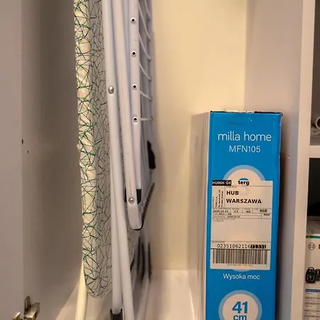 Airport - Balcony, Parking, Bus Nearby - By Rentujemy アパート