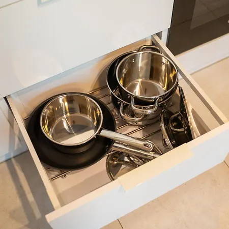 아파트 Airport - Balcony, Parking, Bus Nearby - By Rentujemy