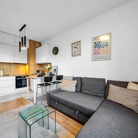 Airport - Balcony, Parking, Bus Nearby - By Rentujemy 아파트