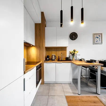 Airport - Balcony, Parking, Bus Nearby - By Rentujemy Lejlighed *