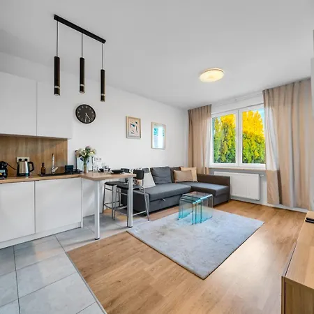 Airport - Balcony, Parking, Bus Nearby - By Rentujemy