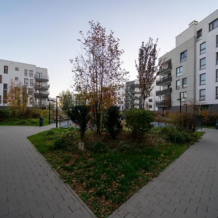 Airport - Balcony, Parking, Bus Nearby - By Rentujemy