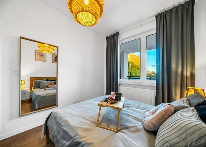 Apartment Airport - Balcony, Parking, Bus Nearby - By Rentujemy Warsaw