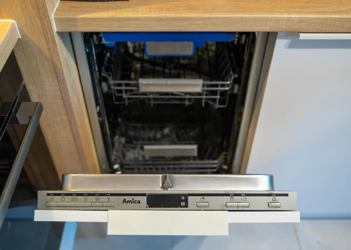 Airport - Balcony, Parking, Bus Nearby - By Rentujemy Apartment