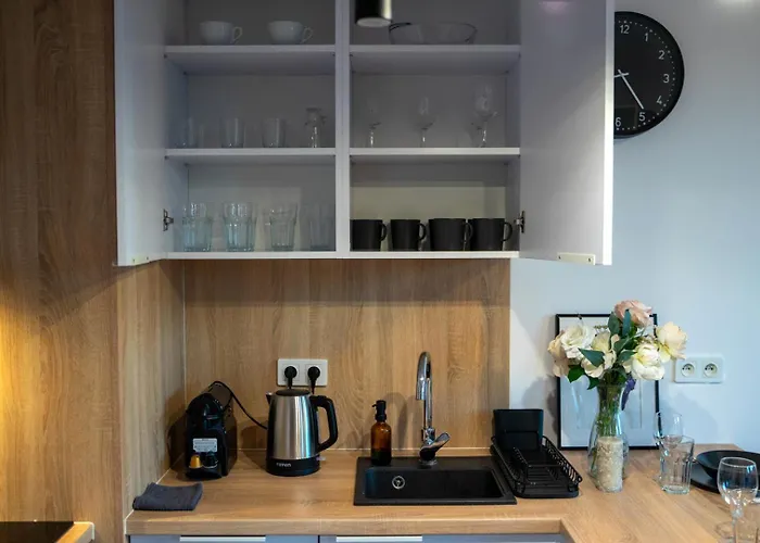 Airport - Balcony, Parking, Bus Nearby - By Rentujemy *