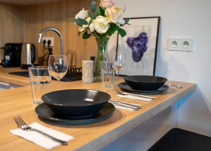 Airport - Balcony, Parking, Bus Nearby - By Rentujemy Apartment