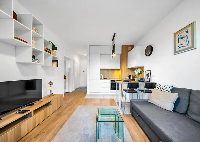 Apartment Airport - Balcony, Parking, Bus Nearby - By Rentujemy *