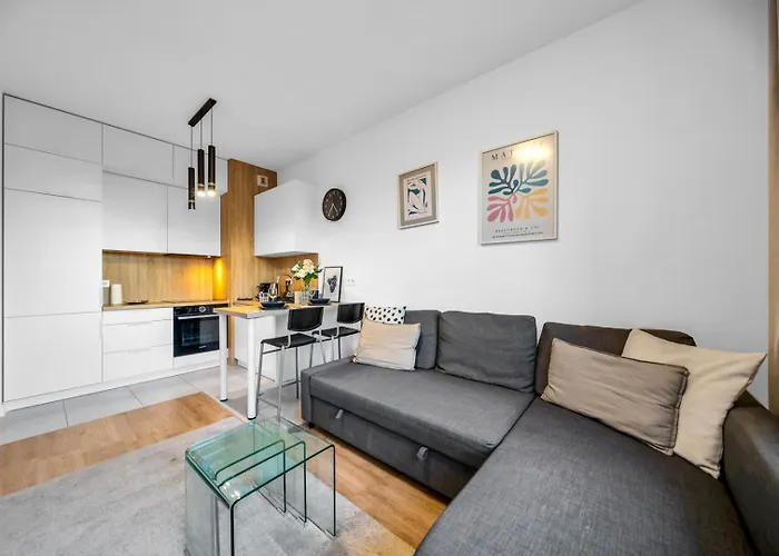 Airport - Balcony, Parking, Bus Nearby - By Rentujemy Apartment