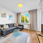Airport - Balcony, Parking, Bus Nearby - By Rentujemy شقة وارسو