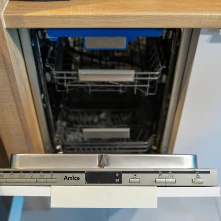 Airport - Balcony, Parking, Bus Nearby - By Rentujemy Διαμέρισμα