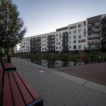 Apartment Airport - Balcony, Parking, Bus Nearby - By Rentujemy Warschau