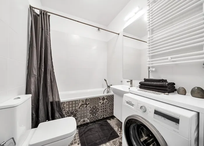 Airport - Balcony, Parking, Bus Nearby - By Rentujemy *