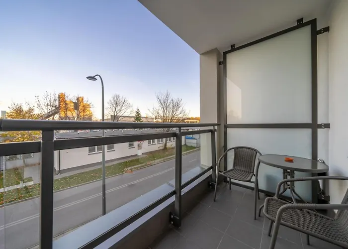 Airport - Balcony, Parking, Bus Nearby - By Rentujemy *