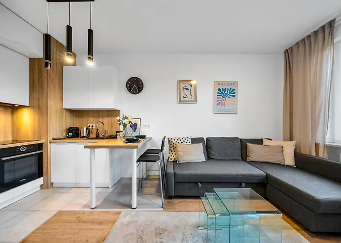 Airport - Balcony, Parking, Bus Nearby - By Rentujemy Διαμέρισμα