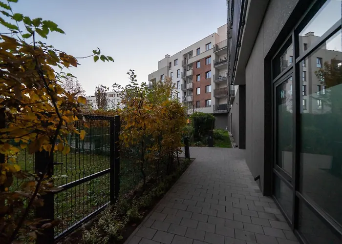 Airport - Balcony, Parking, Bus Nearby - By Rentujemy *