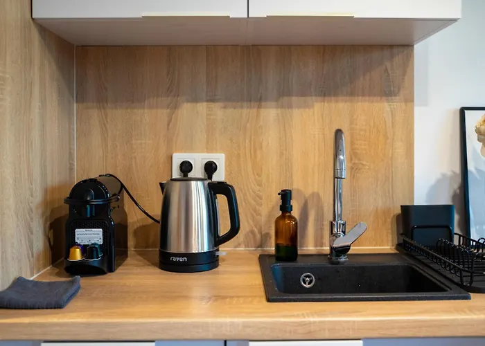 Airport - Balcony, Parking, Bus Nearby - By Rentujemy Διαμέρισμα *